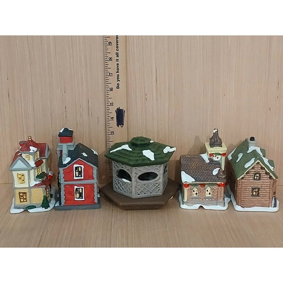 Christmas Town Houses and Figurines Set of 21 Pieces Holiday Winter Decorations - Picture 16 of 16